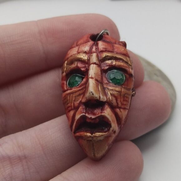 Carved red jasper totem tiki creepy necklace pendant emerald eyes unique - Picture 2 of 3